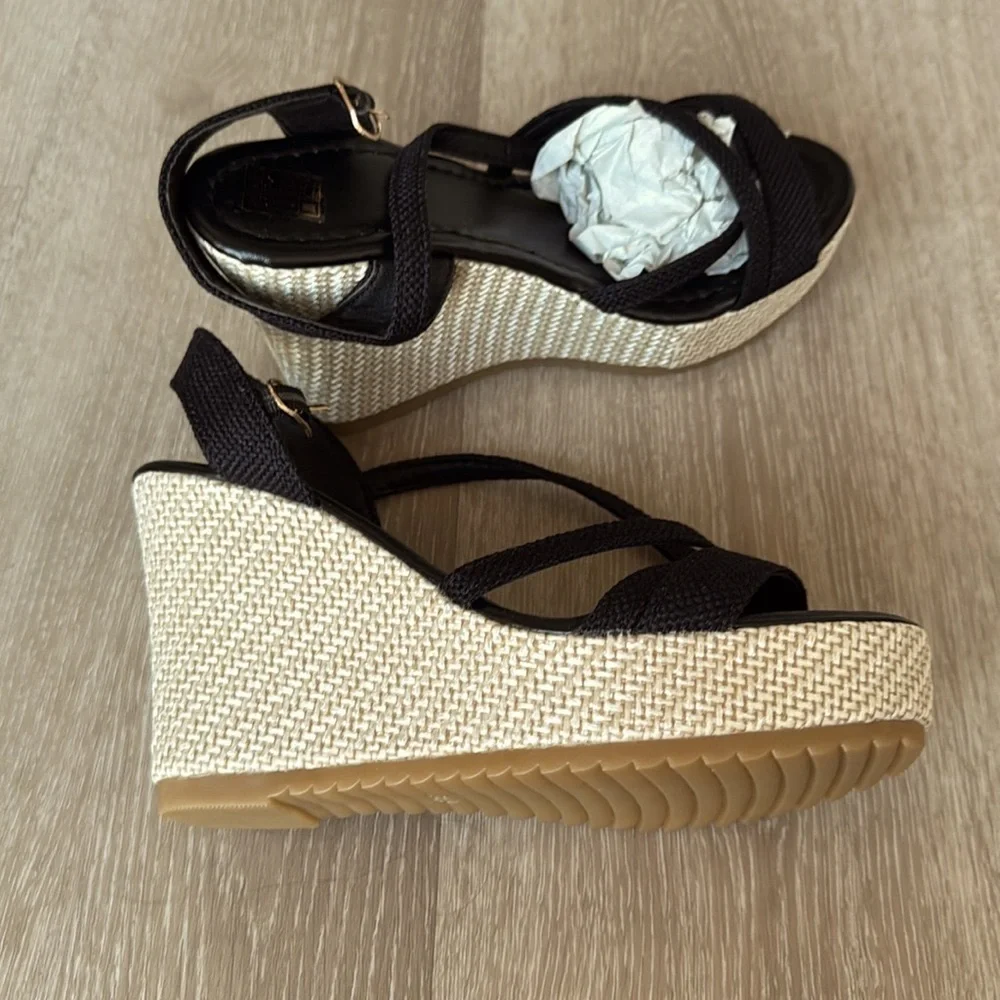 Nivea Black Espadrille Wedge Sandals NEW 🏷️